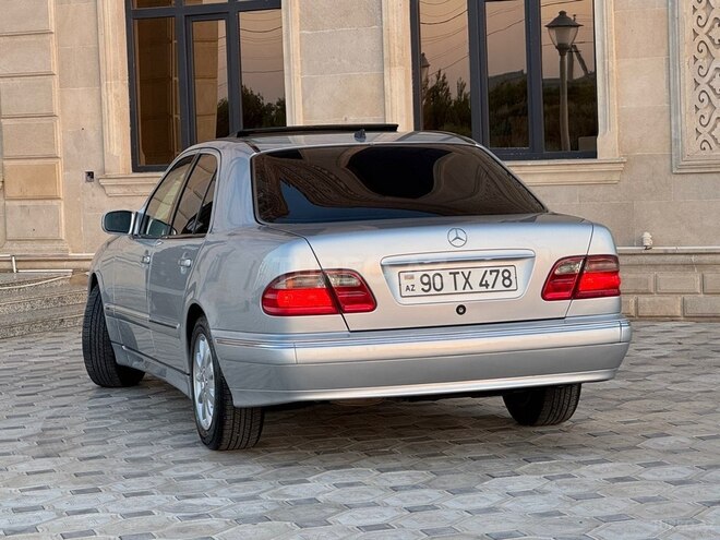 Mercedes E 220-8