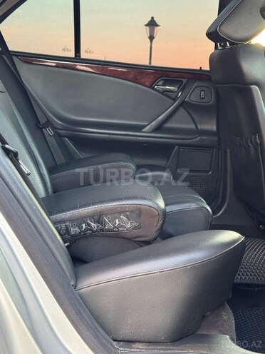 Mercedes E 220-13