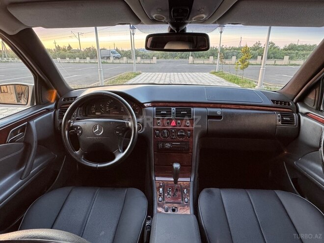 Mercedes E 220-16