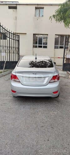 Hyundai Accent-2