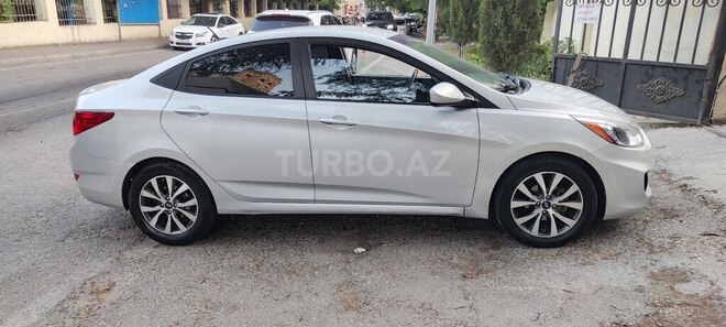 Hyundai Accent-3