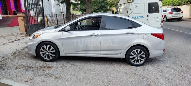 Hyundai Accent-4