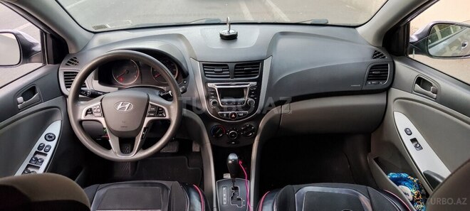 Hyundai Accent-7