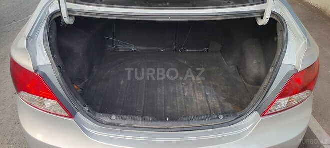 Hyundai Accent-10