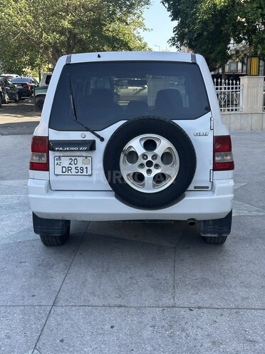 Mitsubishi Pajero io-4