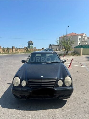 Mercedes E 220-1
