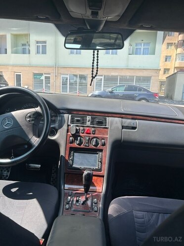 Mercedes E 220-5