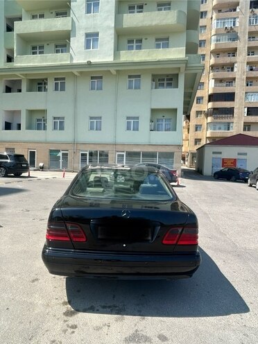 Mercedes E 220-3