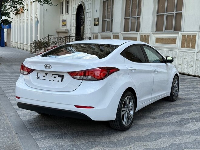 Hyundai Elantra-11