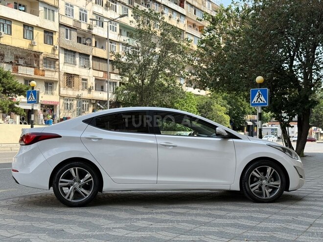 Hyundai Elantra-21