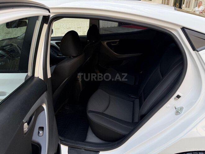 Hyundai Elantra-16
