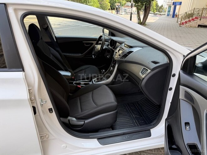 Hyundai Elantra-17