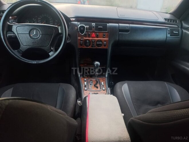 Mercedes E 220-2
