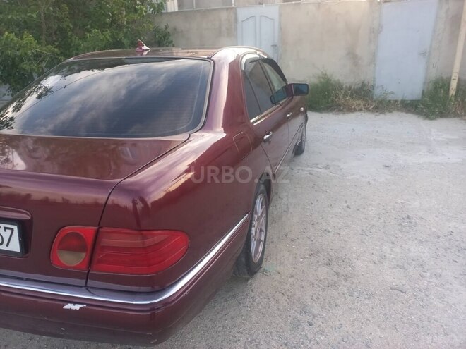 Mercedes E 220-10