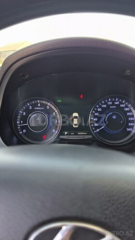 Hyundai Grandeur-6