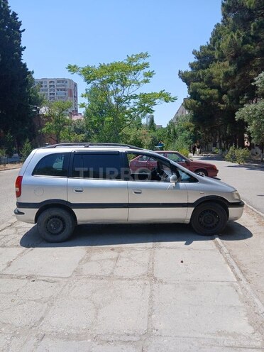 Opel Zafira-4