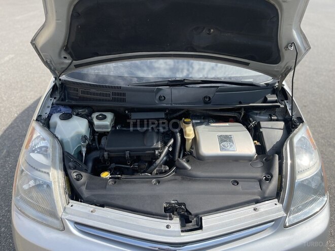 Toyota Prius-8