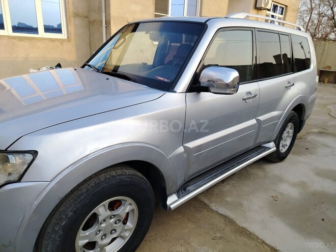 Mitsubishi Pajero-2
