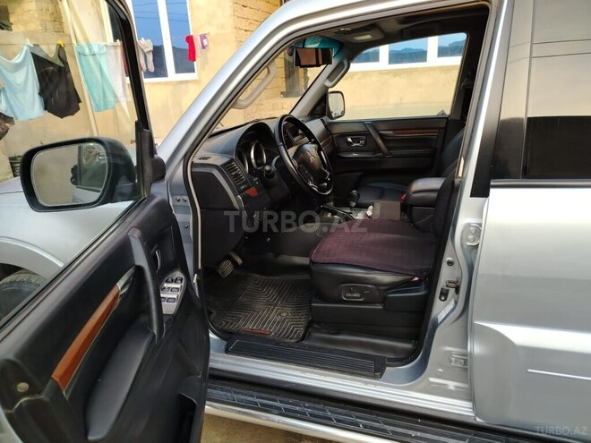 Mitsubishi Pajero-5