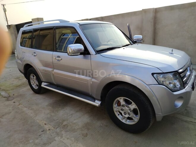 Mitsubishi Pajero-3