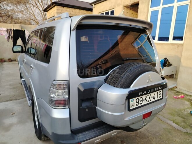 Mitsubishi Pajero-4