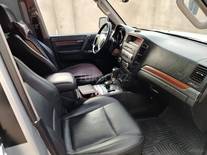 Mitsubishi Pajero-10