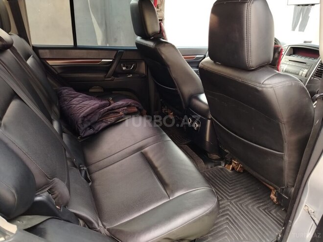 Mitsubishi Pajero-9