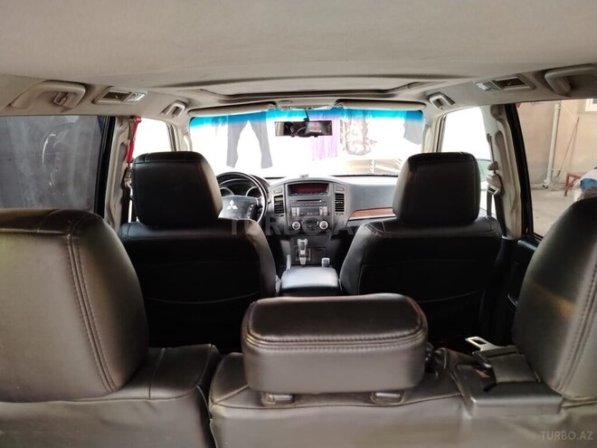 Mitsubishi Pajero-8