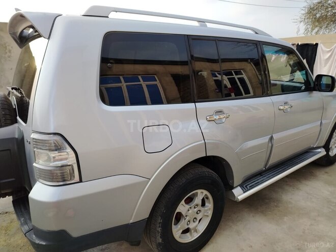 Mitsubishi Pajero-11
