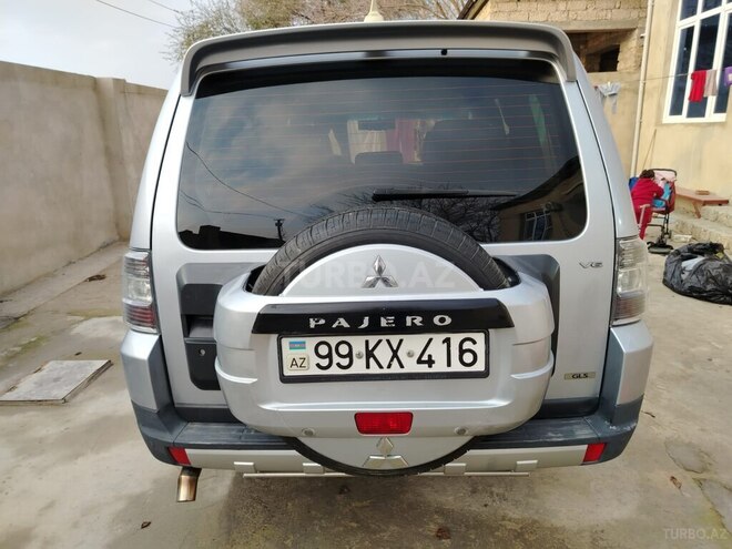 Mitsubishi Pajero-12