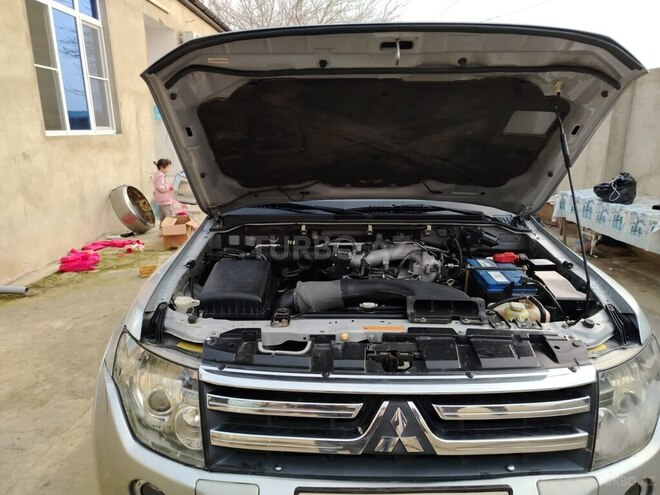 Mitsubishi Pajero-16