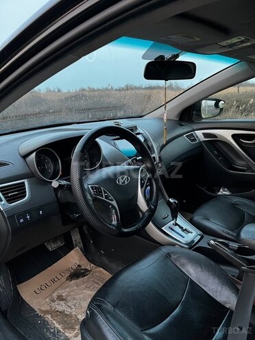 Hyundai Elantra-5