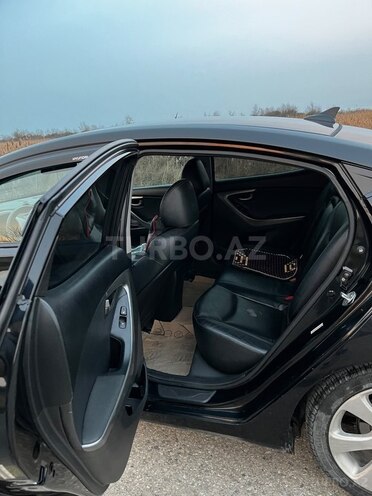 Hyundai Elantra-8