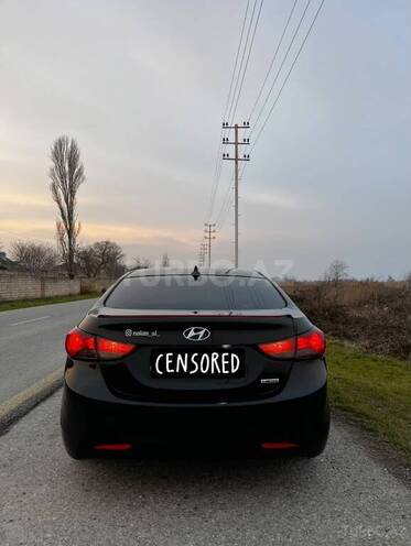 Hyundai Elantra-9