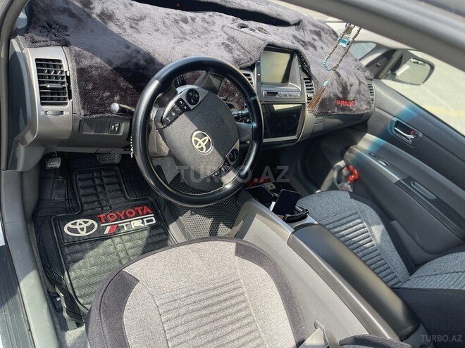 Toyota Prius-11