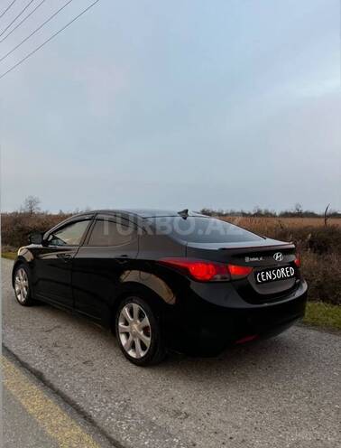 Hyundai Elantra-10