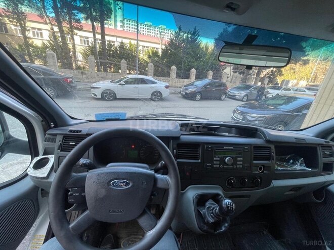 Ford Transit-3