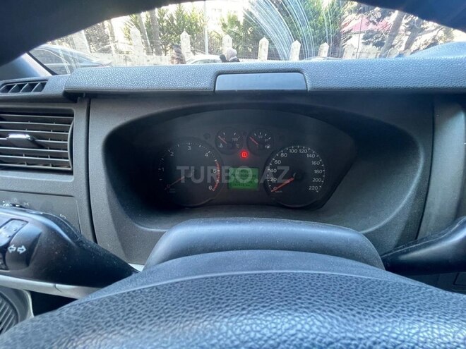 Ford Transit-4