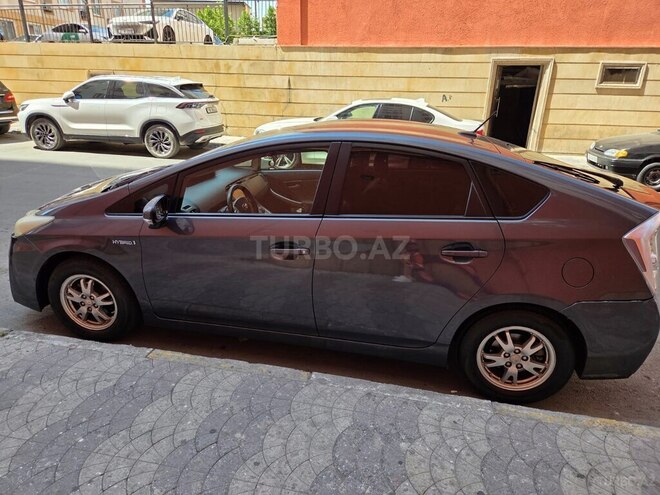 Toyota Prius-3