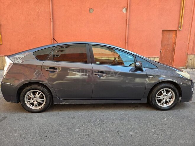 Toyota Prius-4