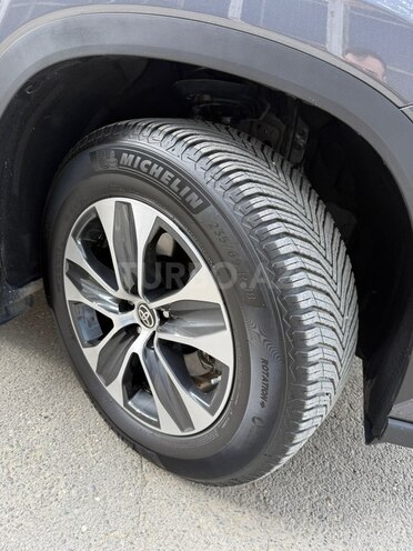 Toyota Highlander-12
