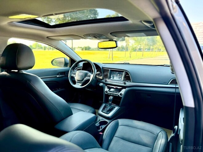 Hyundai Elantra-9