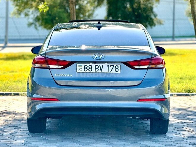 Hyundai Elantra-7