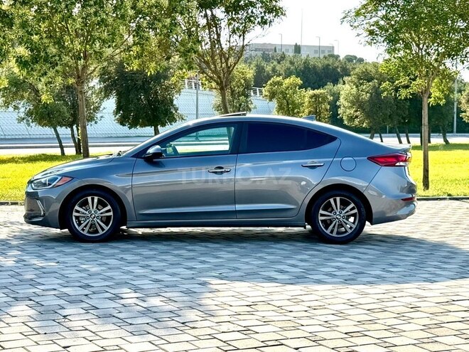 Hyundai Elantra-5
