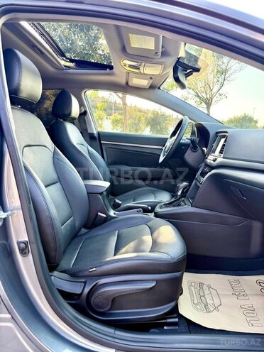Hyundai Elantra-10