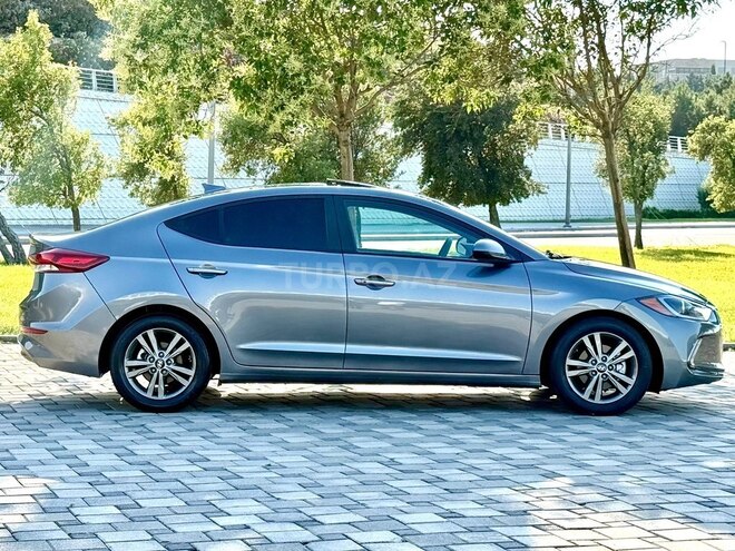 Hyundai Elantra-4