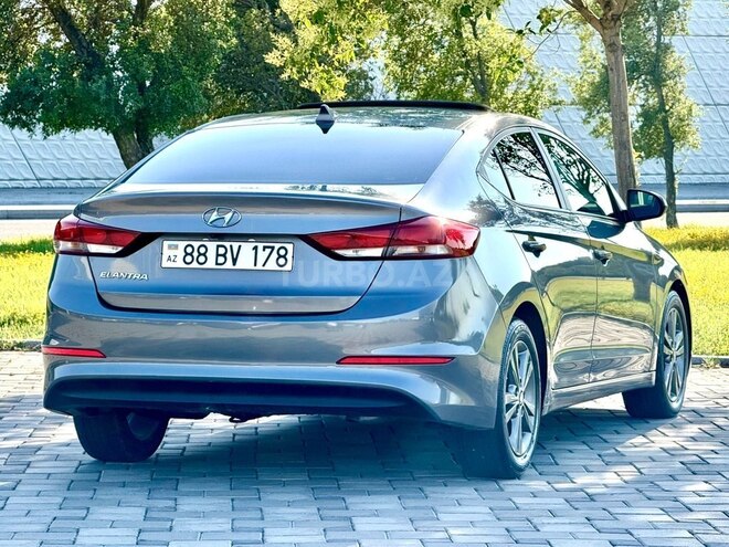 Hyundai Elantra-8