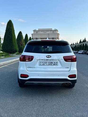 Kia Sorento-14