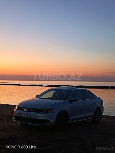 Volkswagen Jetta-2