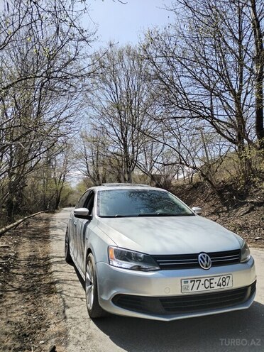 Volkswagen Jetta-8